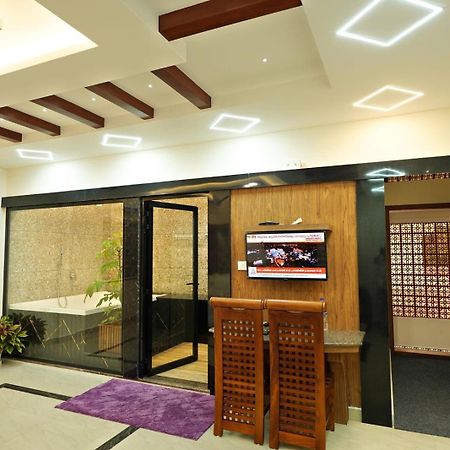 Krishnakripa Premium Residency Hotel Kochi Екстериор снимка