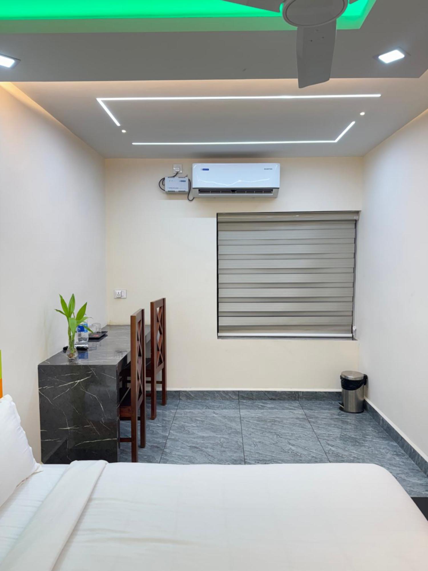 Krishnakripa Premium Residency Hotel Kochi Екстериор снимка