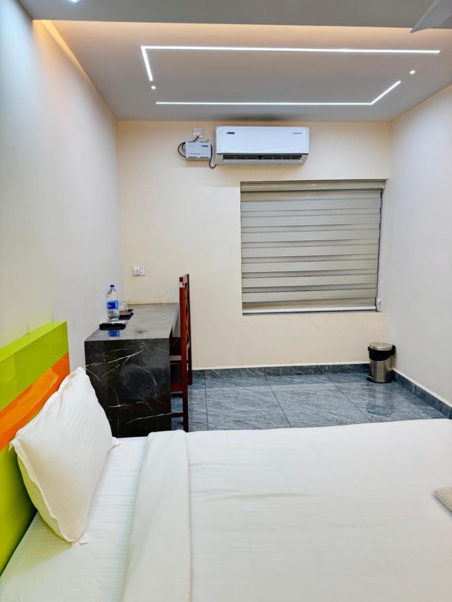Krishnakripa Premium Residency Hotel Kochi Екстериор снимка